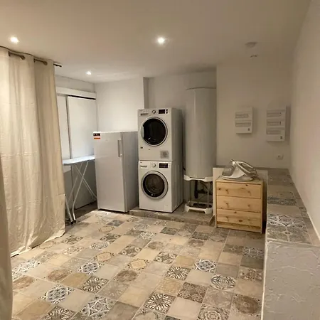 Standing Proche Apartment